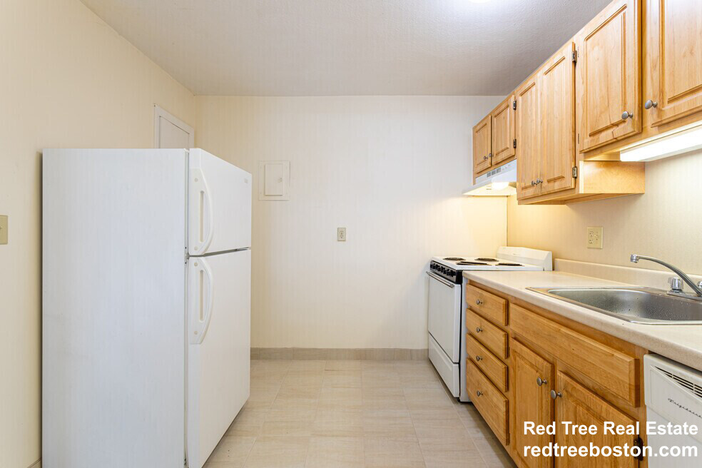 90 Gardner St, Allston