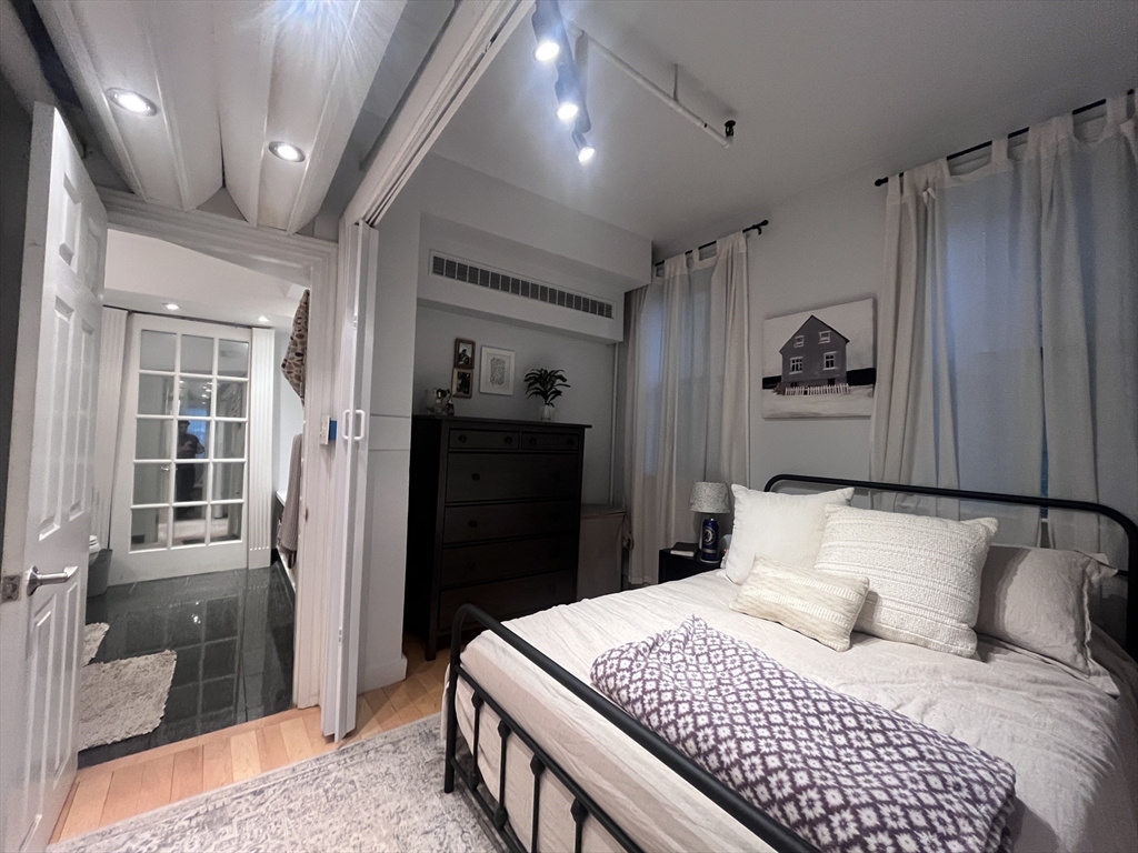 1662 Commonwealth Ave, Brighton