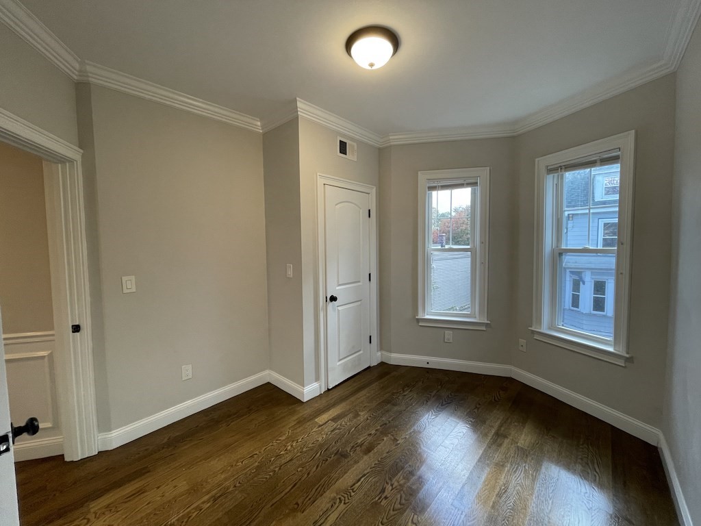 9 Cornwall St, Jamaica Plain