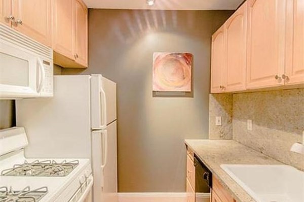 2001 Commonwealth Ave, Brighton