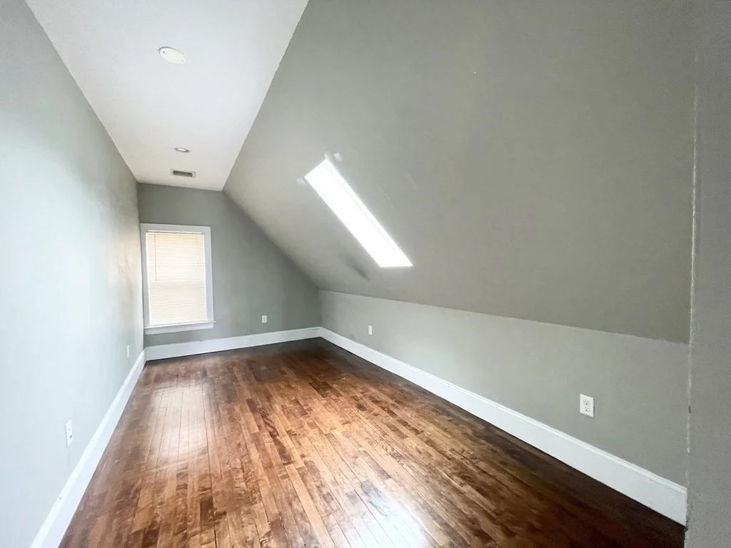 178 Hillside St, Mission Hill