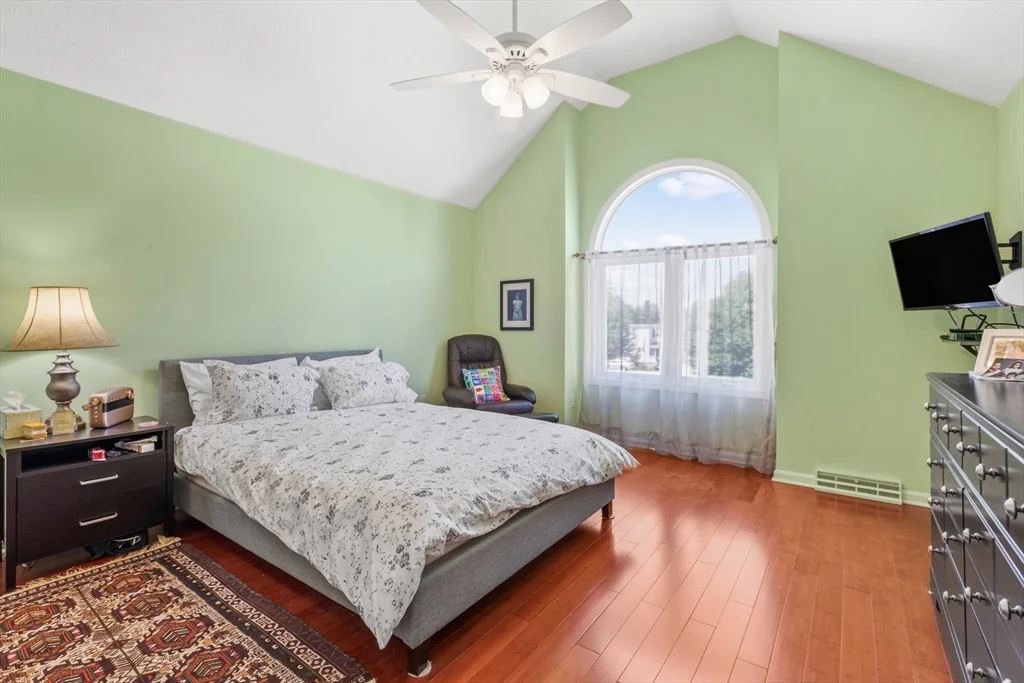 54 Jennifer Rd, Pawtucketville