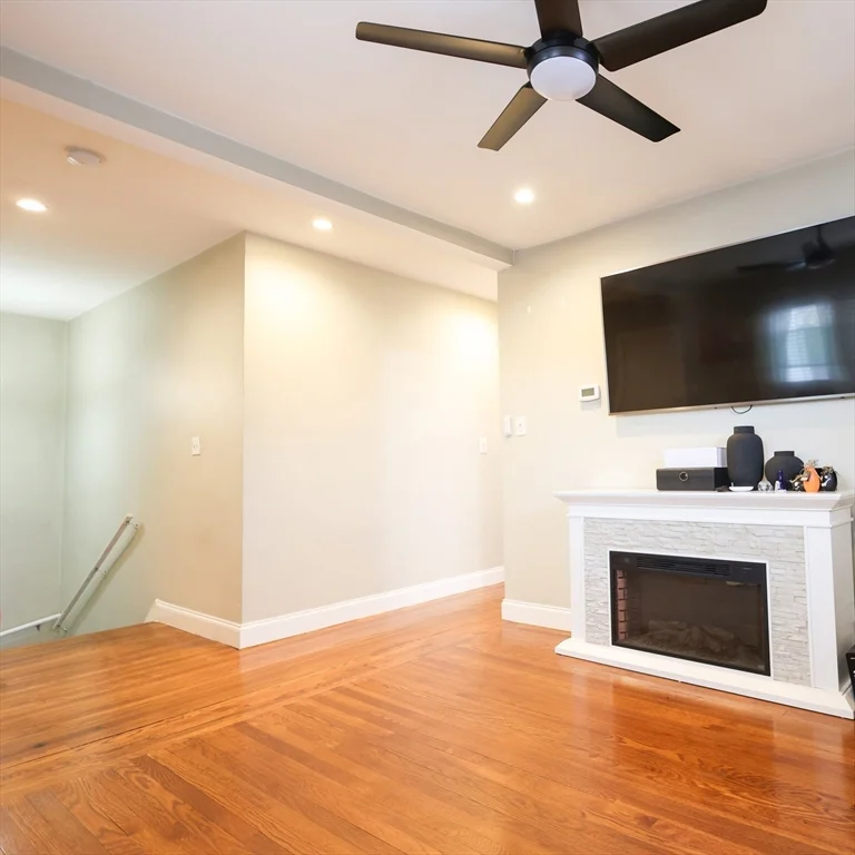43-45 Belnel Rd, Hyde Park
