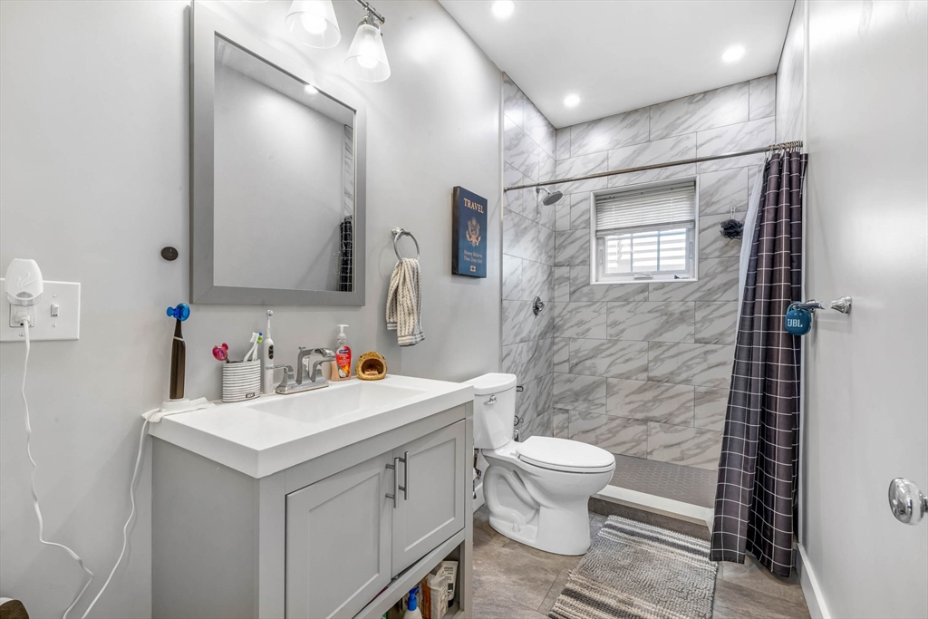 8 W Bellflower St, Dorchester