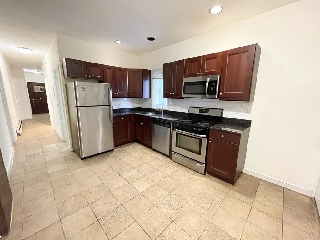 7 Iroquois, Mission Hill