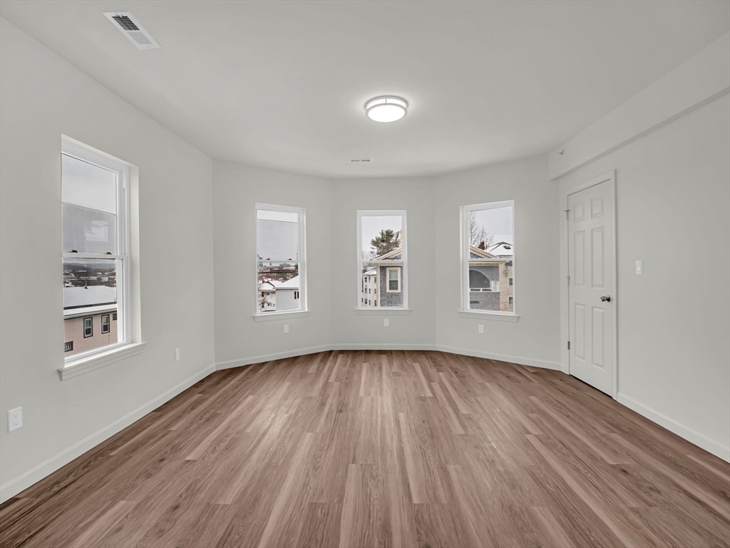 12 Alpine St, Worcester