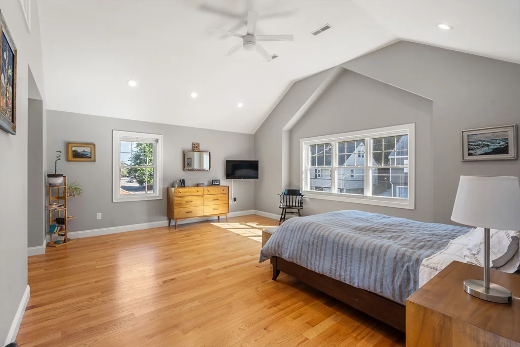 28 Park Ave, Medford
