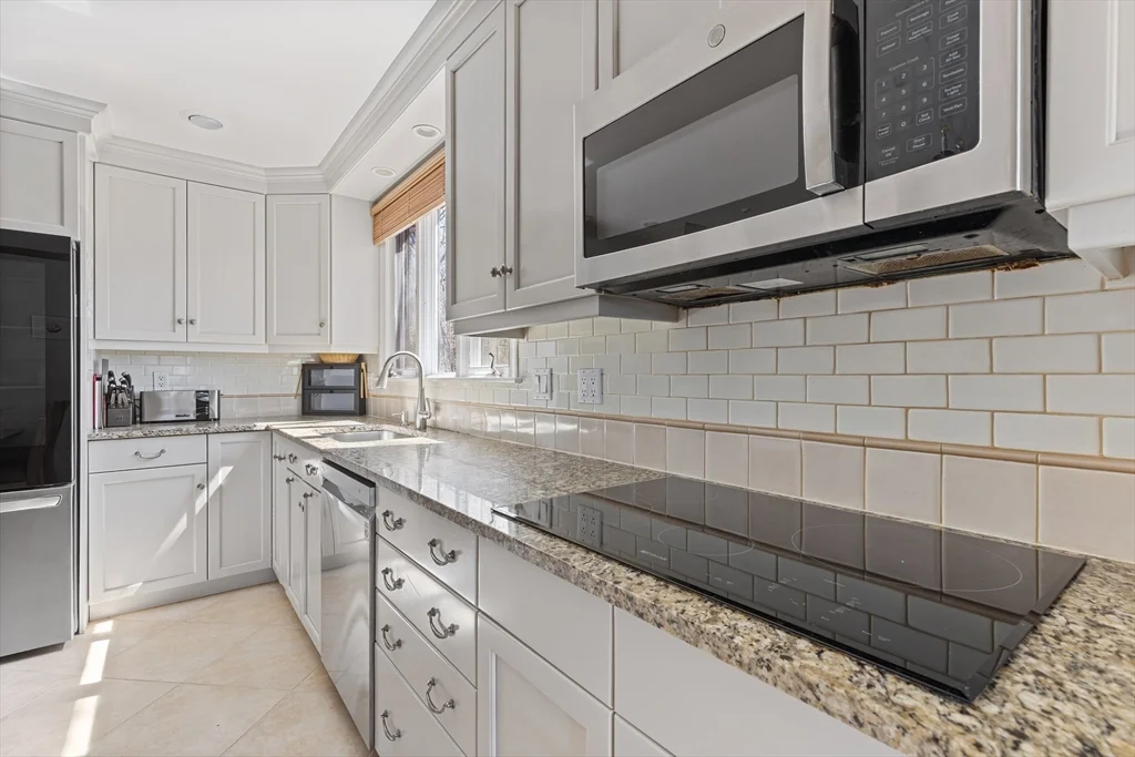 10 Stonewood Dr, Newton