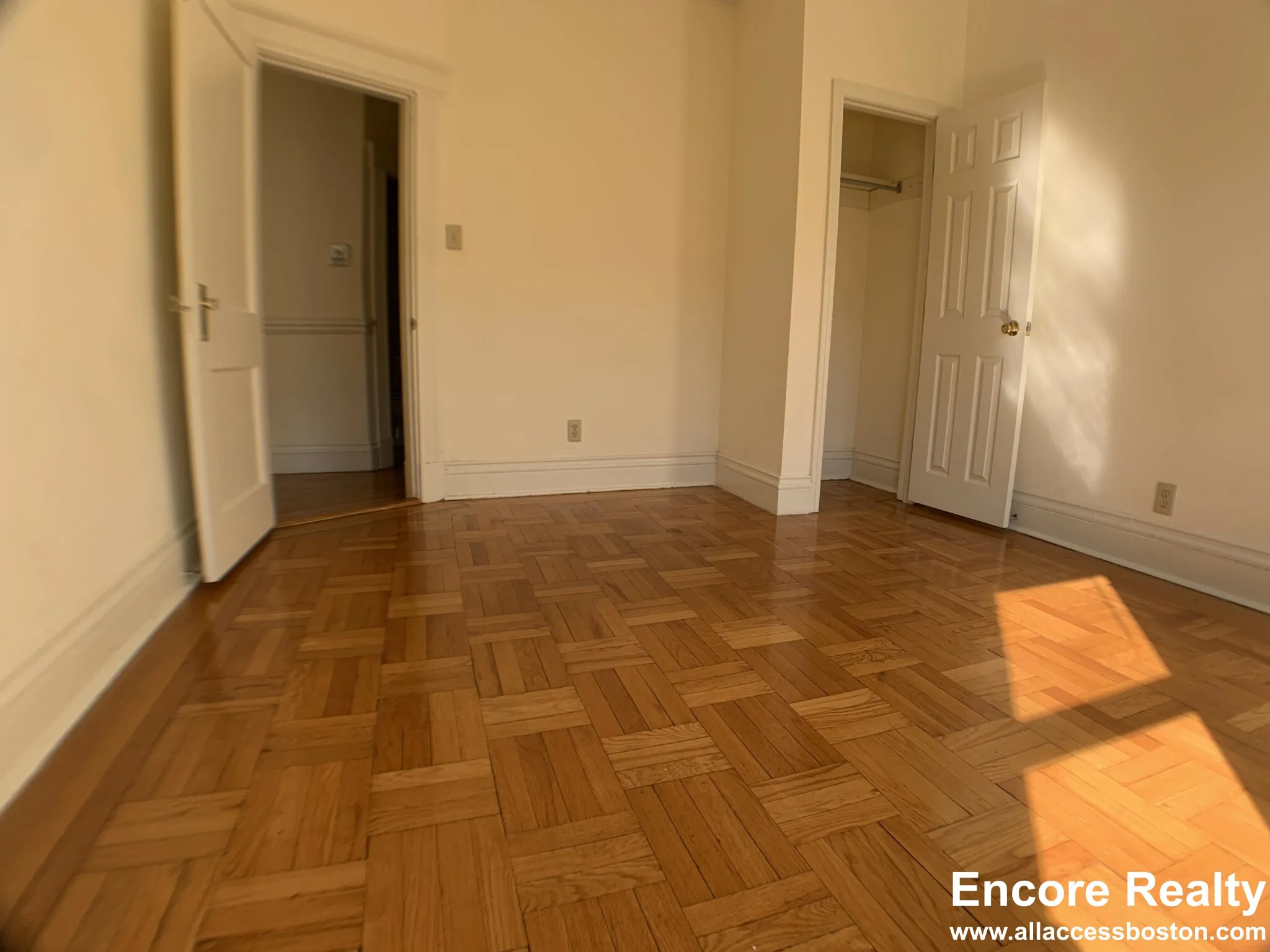 28 Queensberry St, Fenway