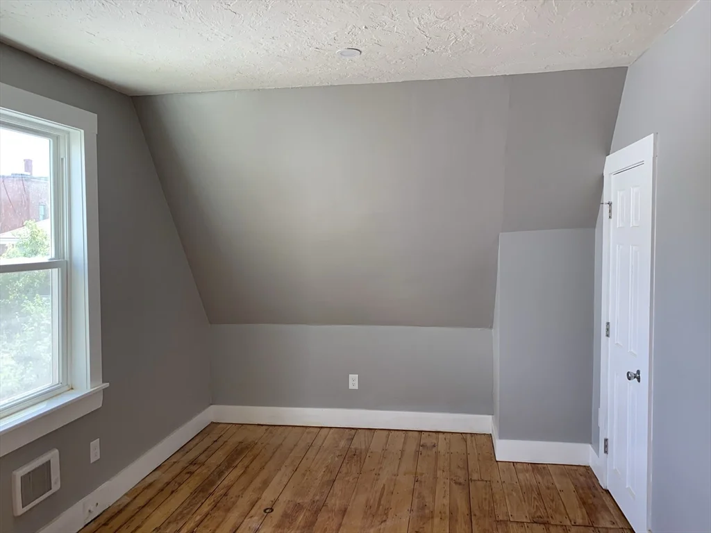 8 Beethoven St, Jamaica Plain