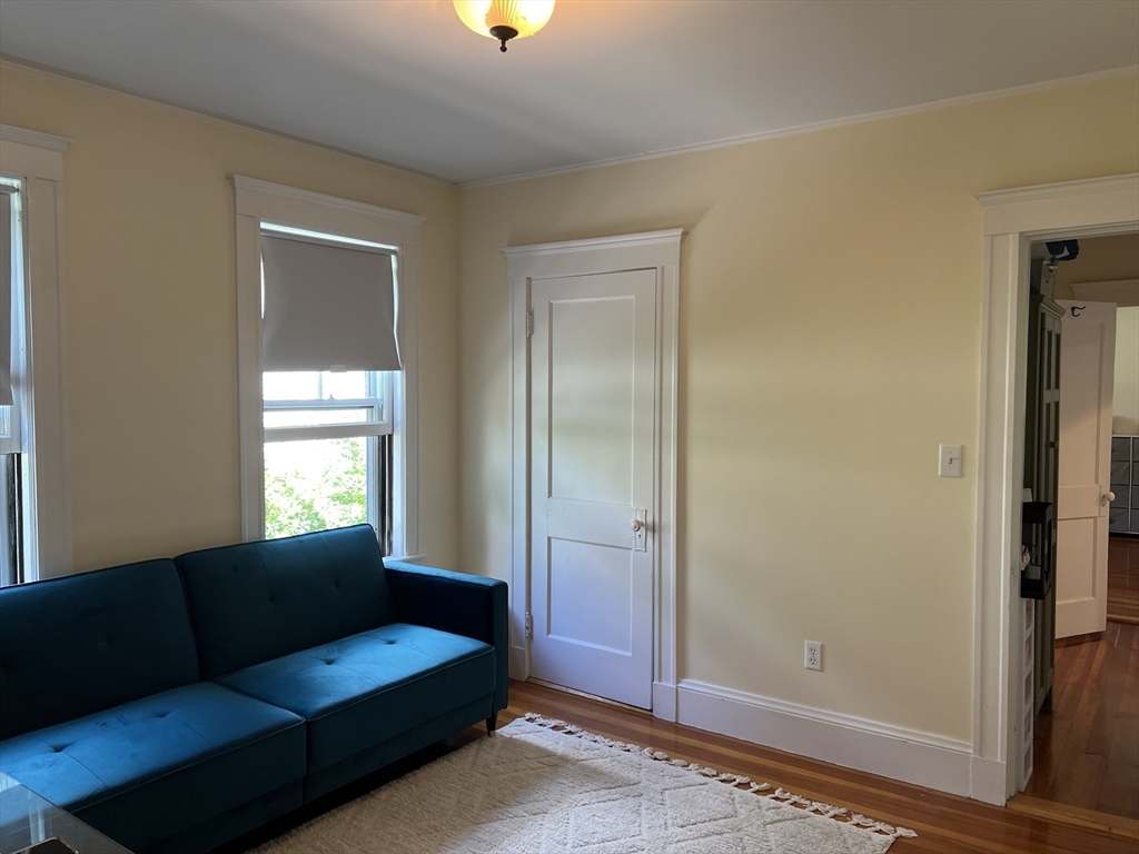 52 Mount Vernon St, Arlington Heights