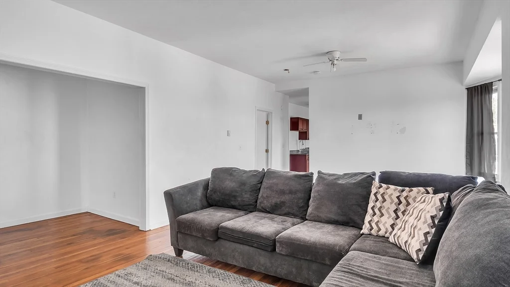 1442 Main St, Worcester