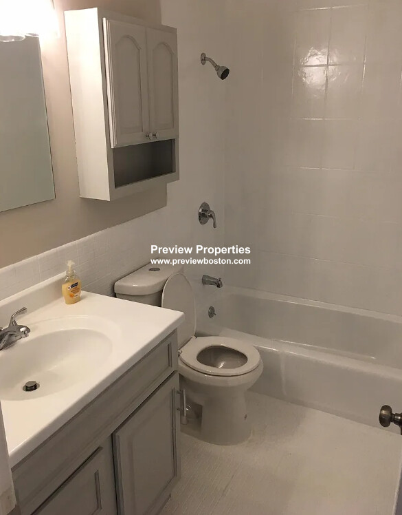 73 Charlesbank Rd, Newton Corner