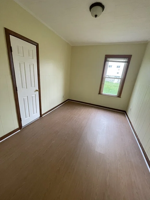 33 Nashua St, Fall River