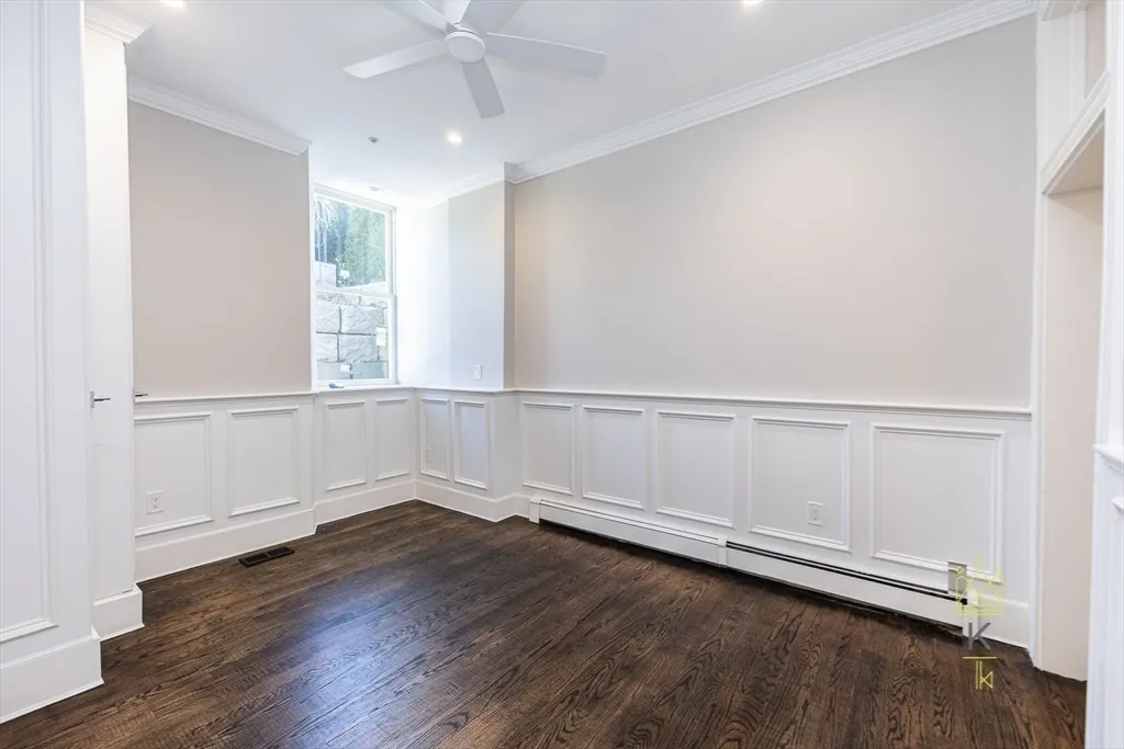 85 Regent St, Roxbury