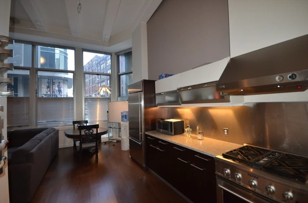 88 Kingston St, Downtown