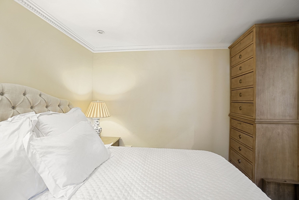 9 Willow St, Beacon Hill