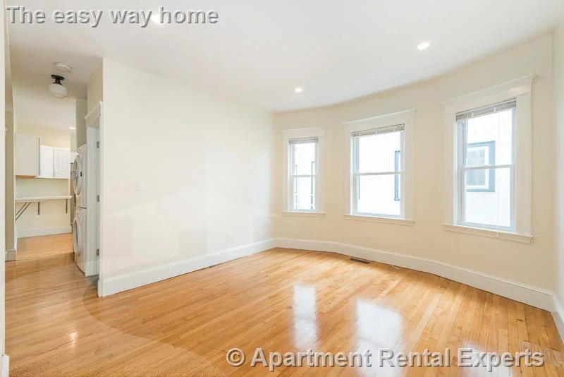 299-301 Alewife Brook Pkwy, Tufts