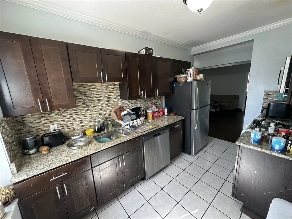 435 Walnut Ave, Roxbury