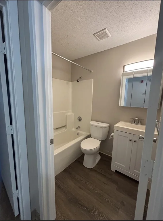 65 Frank's Ln, Hanover