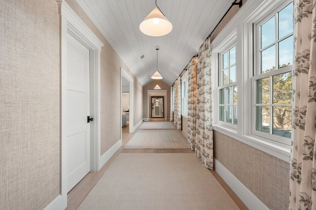 34 Brewster Rd, Monomoy