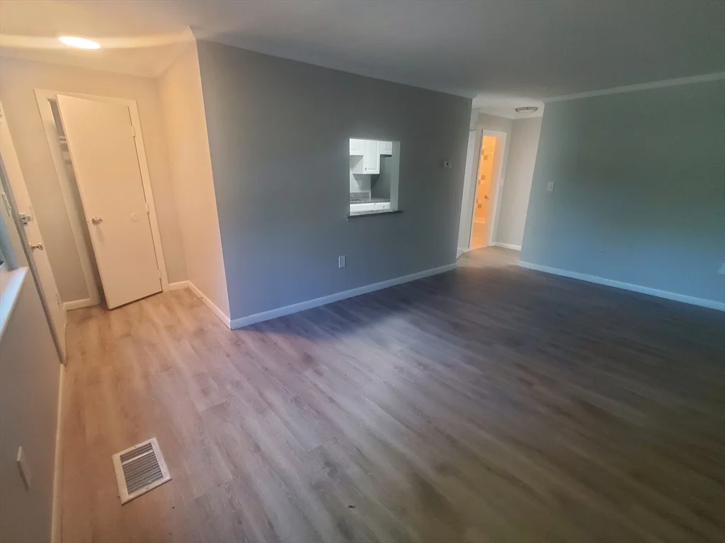 55 David Ter, Norwood