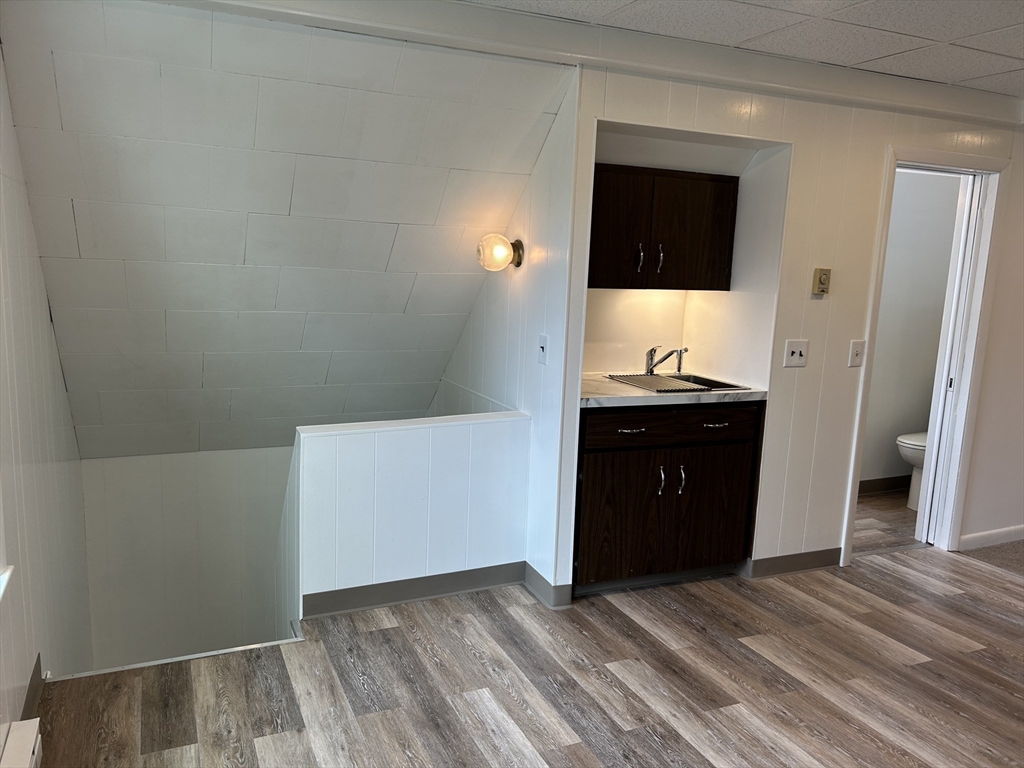 1 Valley Rd, Swampscott