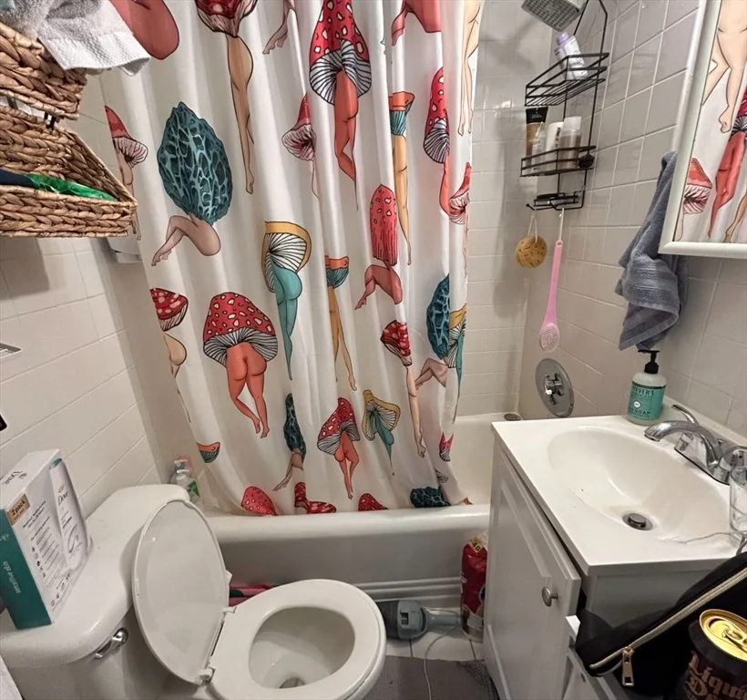 225 Newbury St, Back Bay