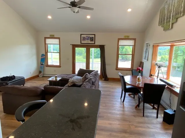 409 North East St, Amherst