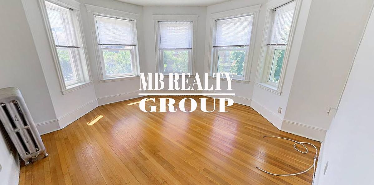 1 split bed, 1 bath apartment for rent at 11 Tetlow St Unit 17, Fenway