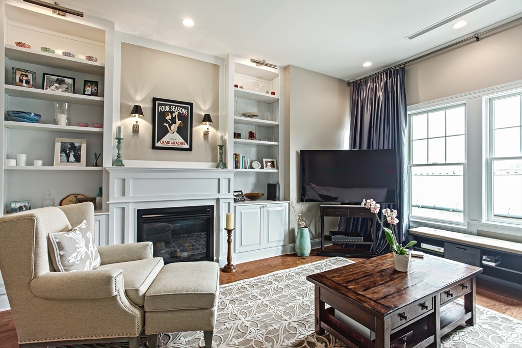 655 E 2nd St, South Boston