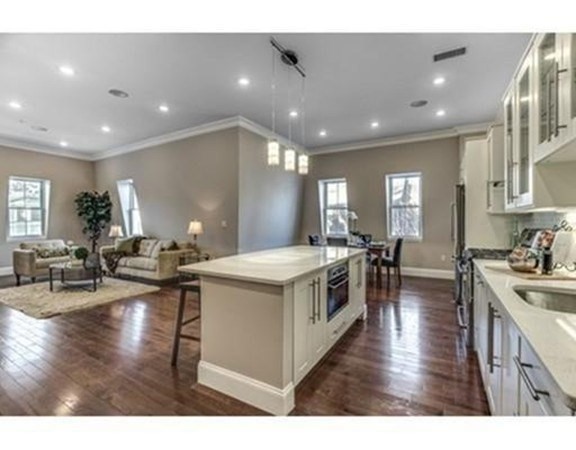 22 Hamlet St, Somerville