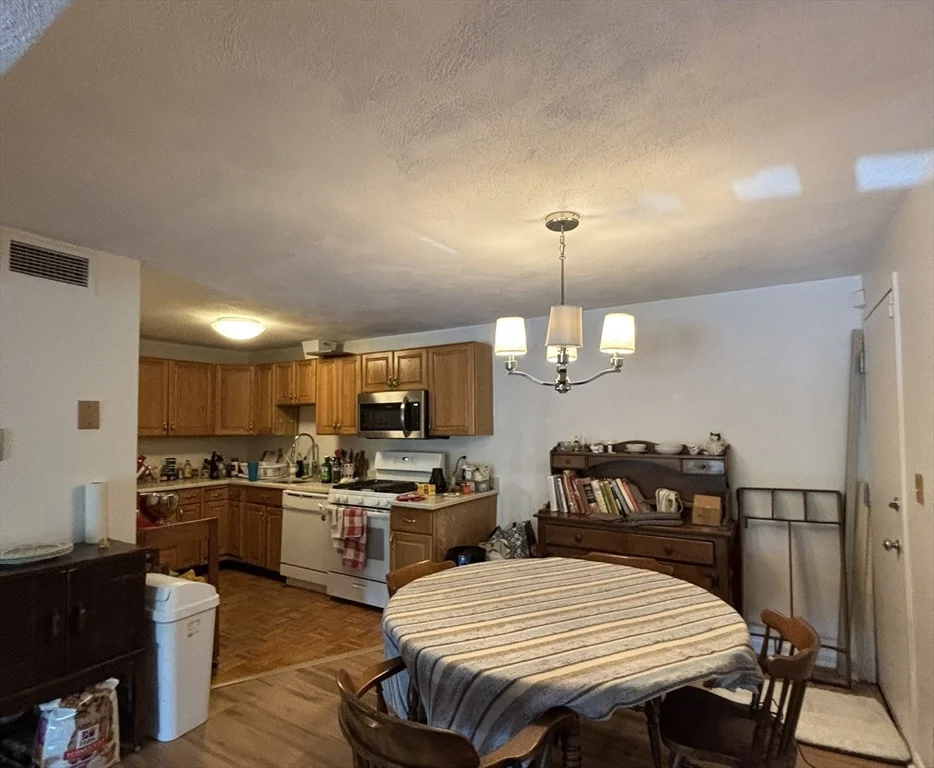 1216 Vfw Pkwy, West Roxbury