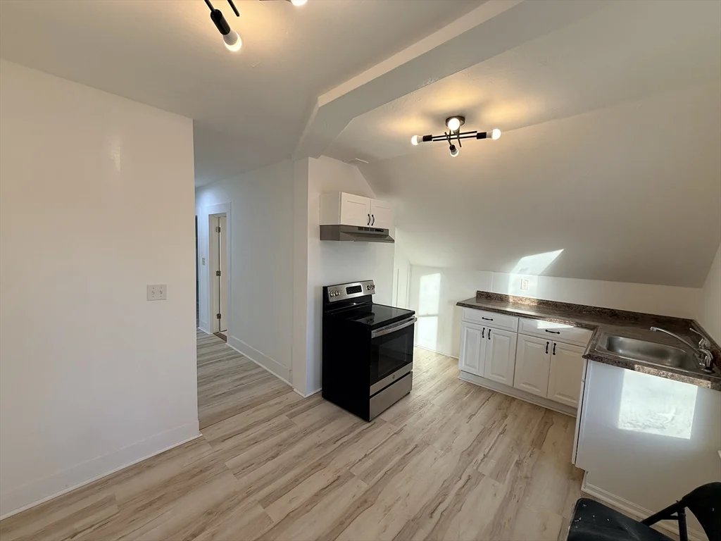 97 Dean St, Attleboro