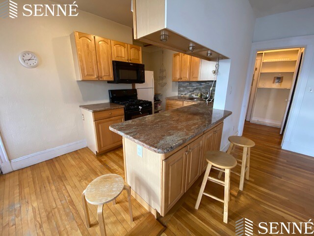 1697 Cambridge St, Mid-Cambridge