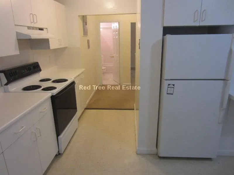 17 Green St, North Brookline