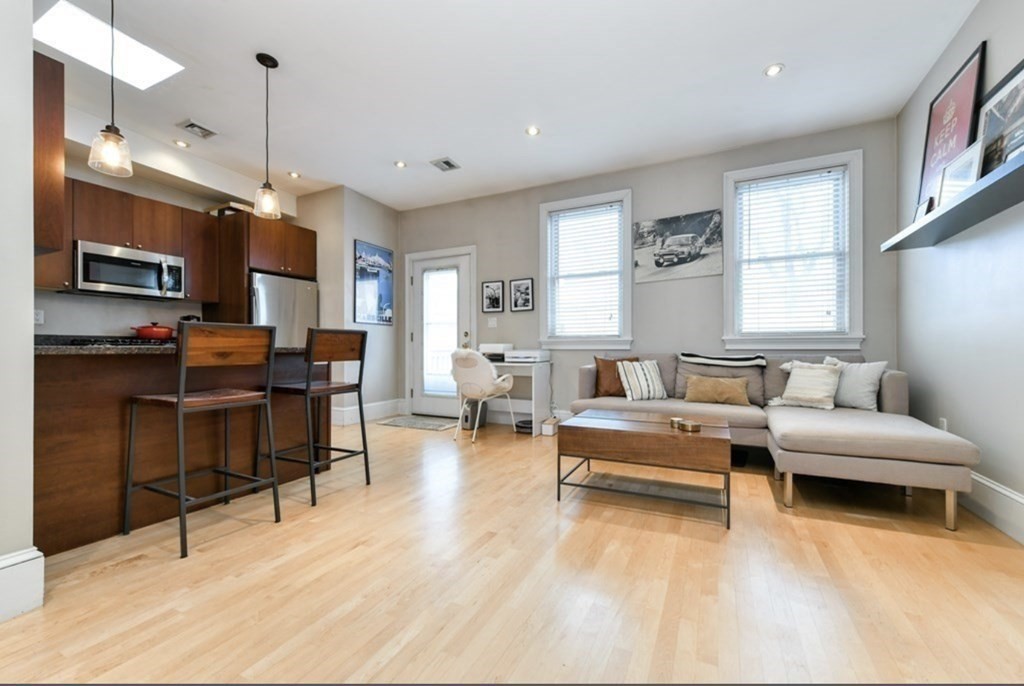 137-139 D St, South Boston