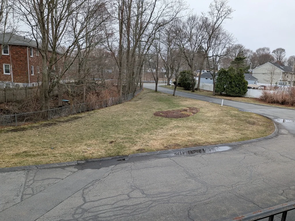 83-R Hobartst, Danvers