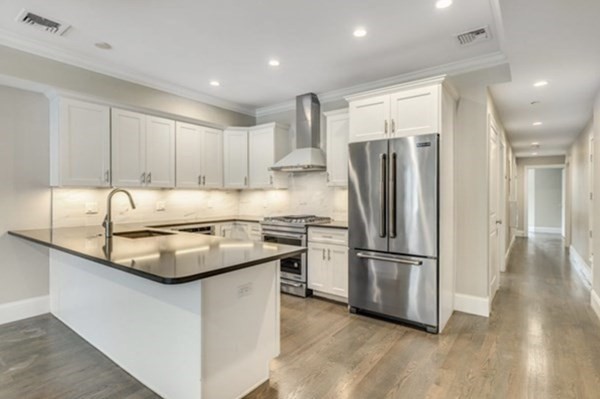 205 W 8th St, South Boston