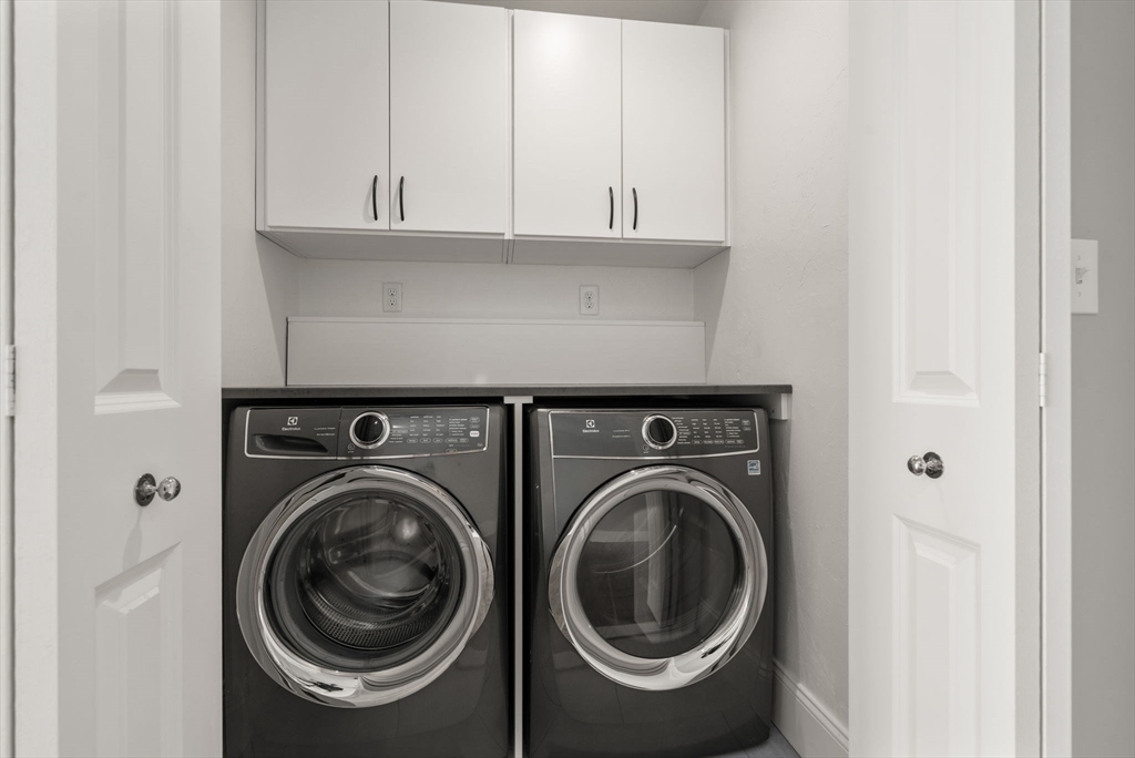 176 Winthrop Shore Dr, Winthrop