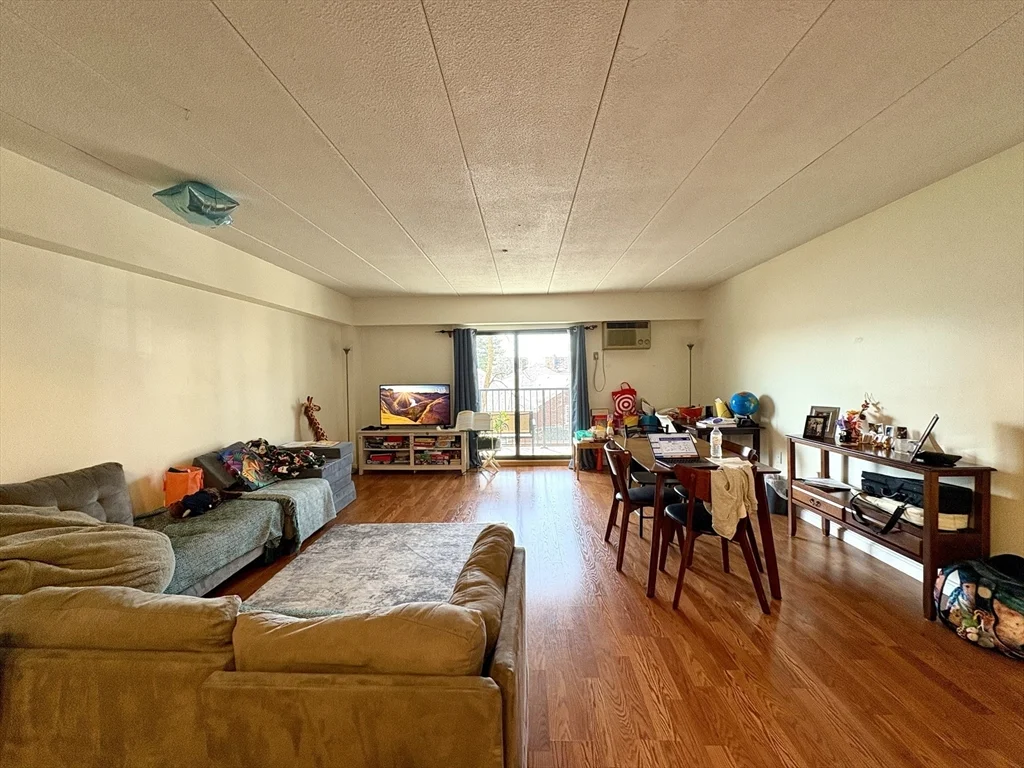 125 Pleasant St, North Brookline