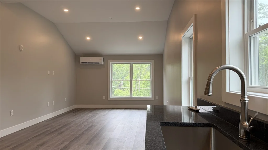 251 Sladen St, Dracut