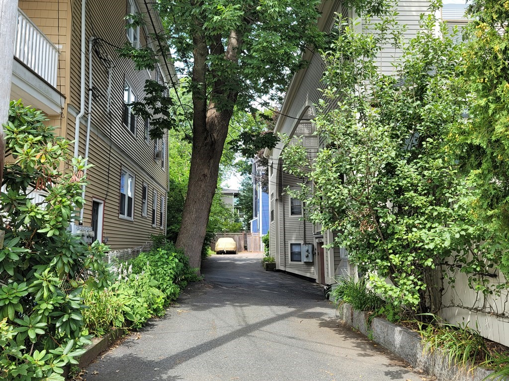 15 Roberts Rd, Harvard Square