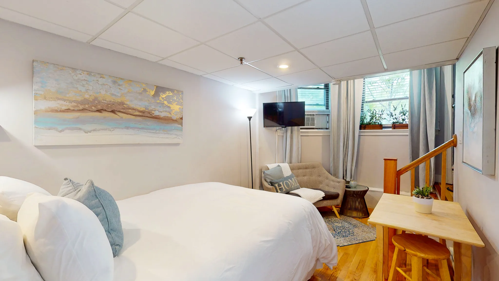 1029 Beacon St, Longwood