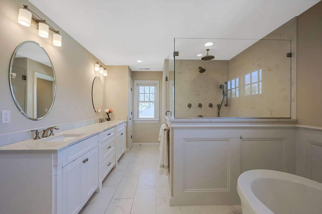 7 Marshall Rd, Wellesley