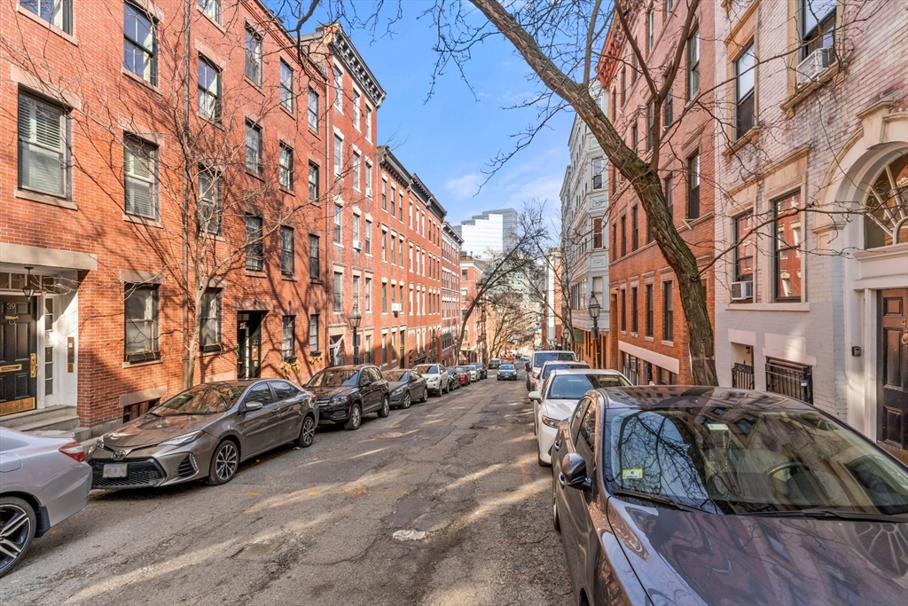 39 Grove St, Beacon Hill