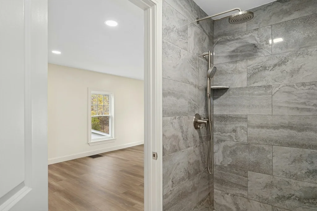 95 S Main St, North Brookfield