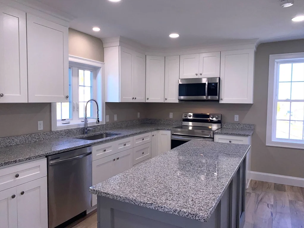 152 W Main St, Millbury