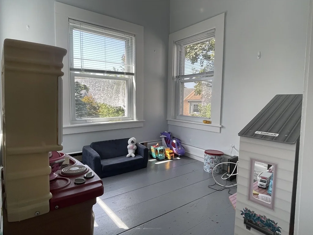 22 Cleveland Ave, Woburn