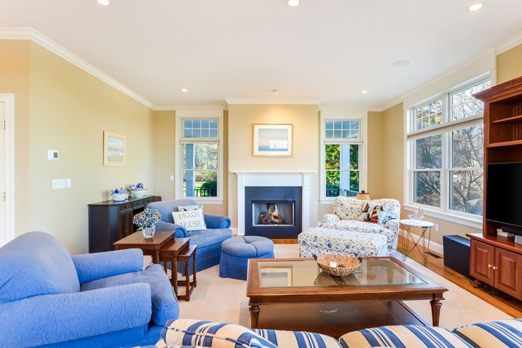 1 Puddingstone Ln, Acoaxet